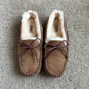 UGG Dakota Slippers in Color Chestnut